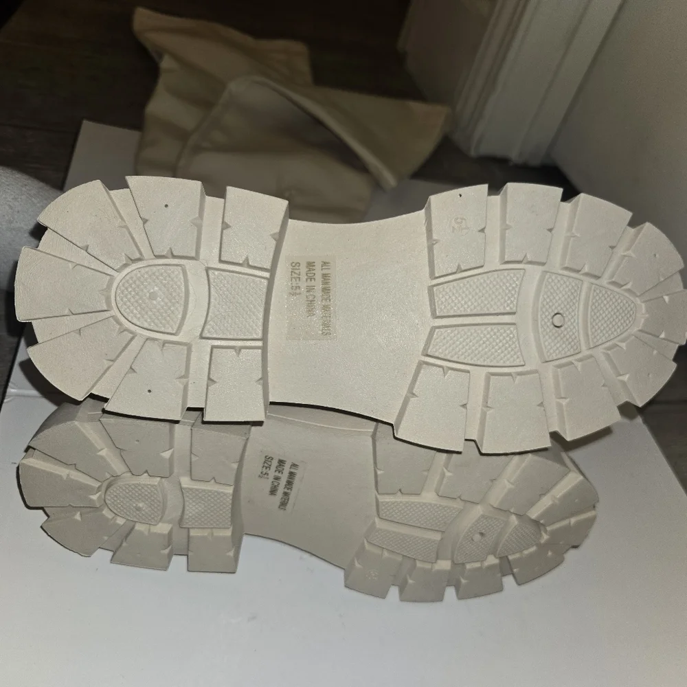 Wild DIVA GINA Knee Length Lug Sole Round Toe Boots Color:Cream Size 5.5